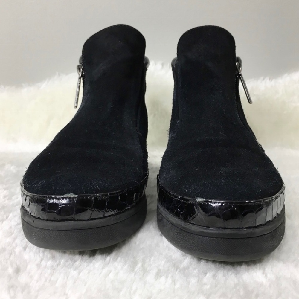 Donald Pliner high tops